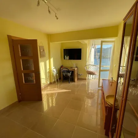 아파트 Nuevo Apartamento En Mogro Con Terraza, Vistas Ria Miengo
